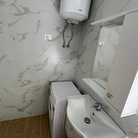 Land 2 Apartment